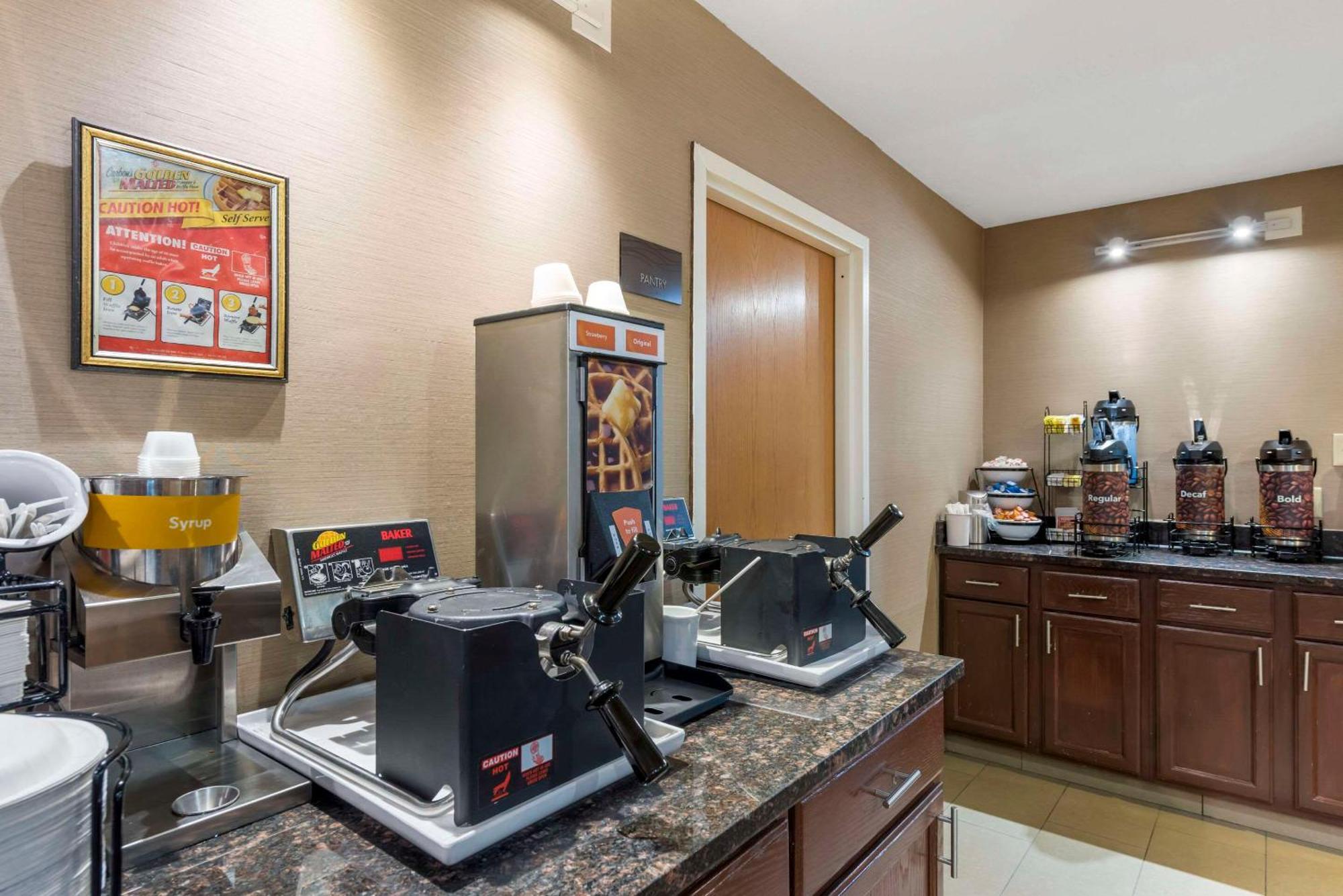 Hotel Comfort & I-94 2*