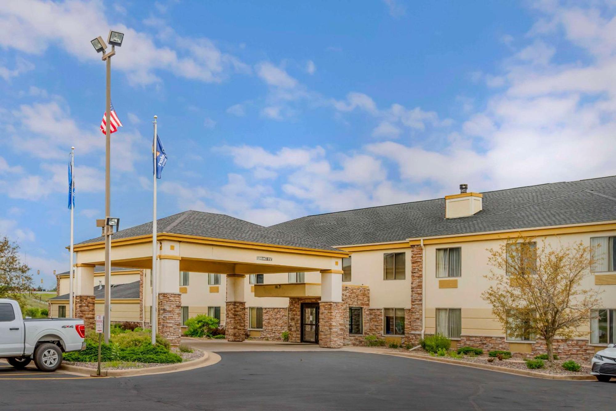 Hotel Comfort & I-94