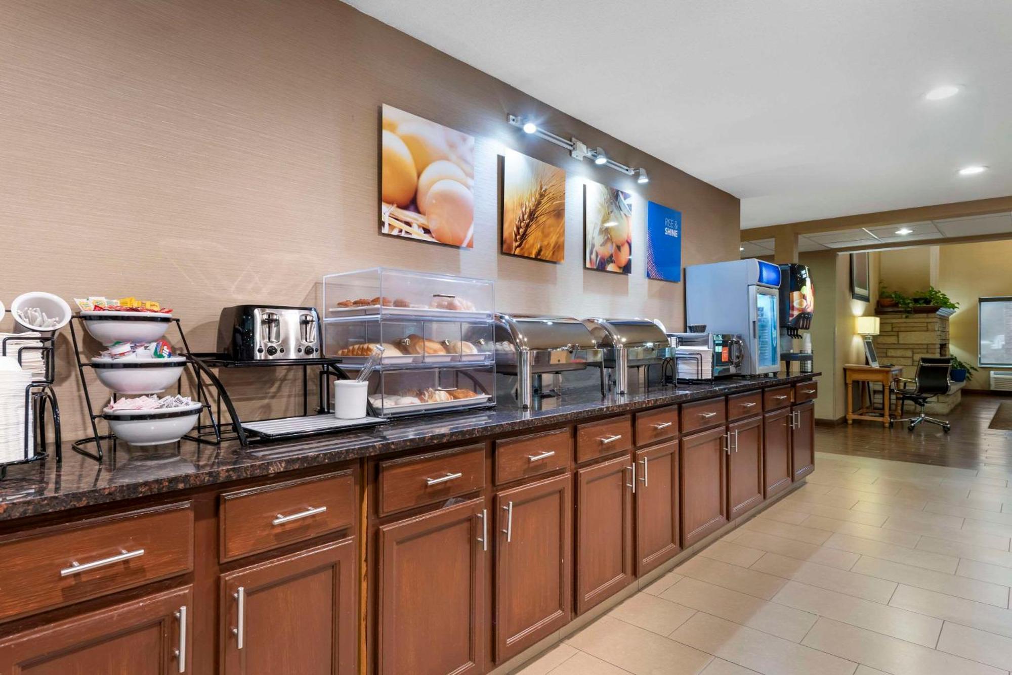 Hotel Comfort & I-94 2*