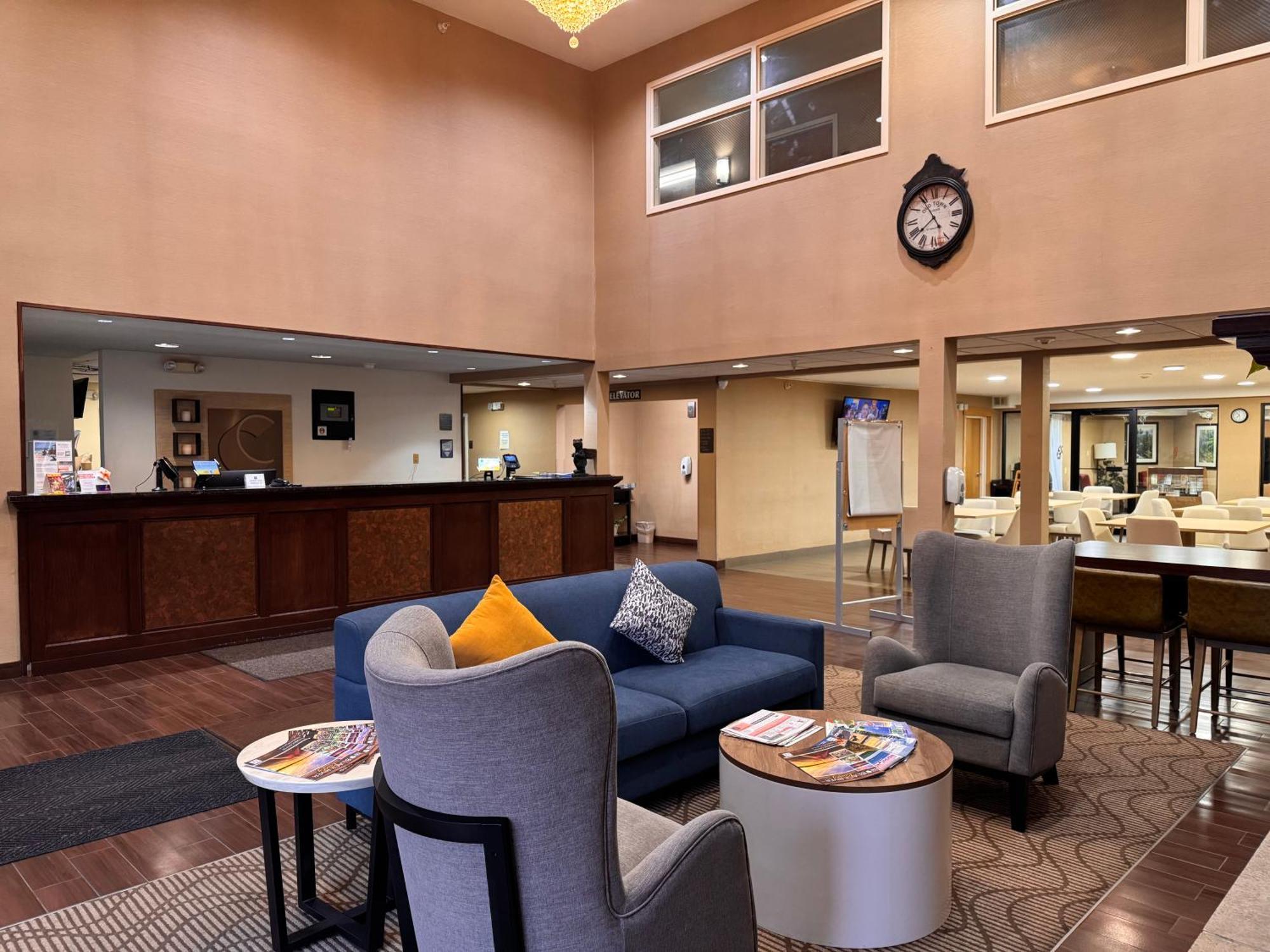 Comfort & I-94 Hotel 2*