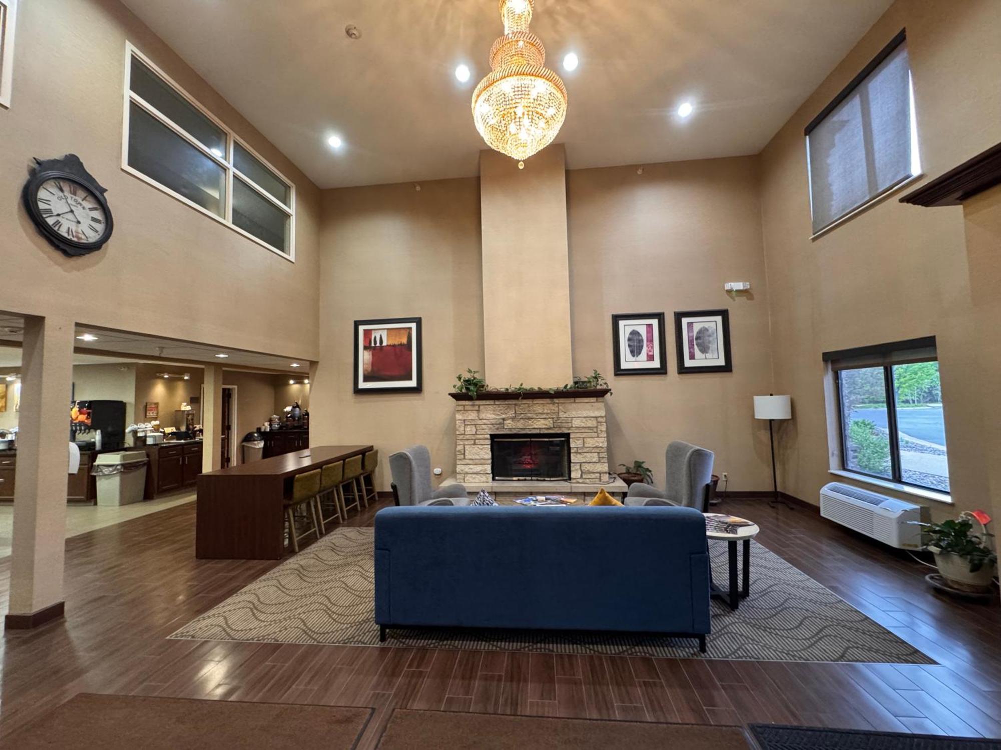 Hotel Comfort & I-94 Black River Falls