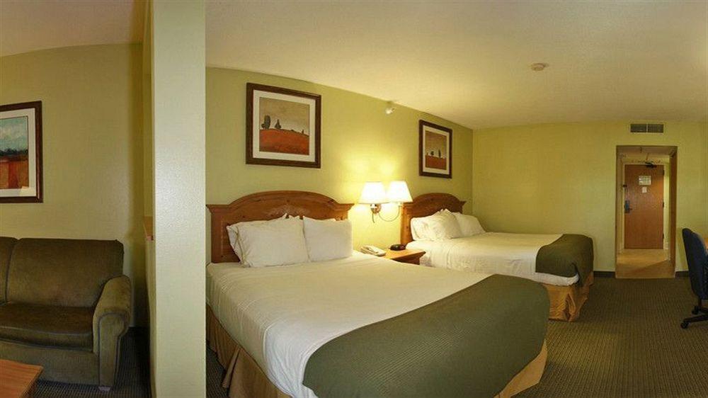 Comfort & I-94 Hotel 2*